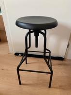 Hoge draaibare matzwarte kruk, Ophalen, Zo goed als nieuw, Hout