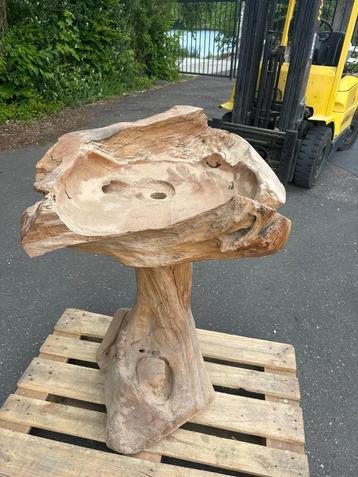 Houten fontein of decoratie beschikbaar voor biedingen