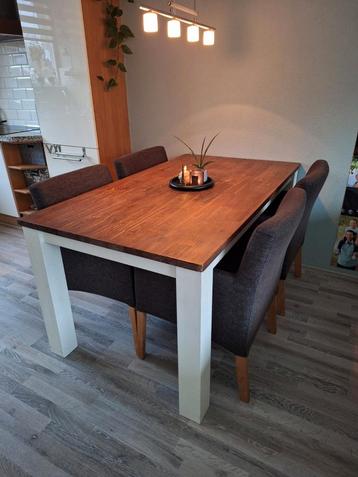Mooie houten eettafel 160x90cm (zonder stoelen) beschikbaar voor biedingen