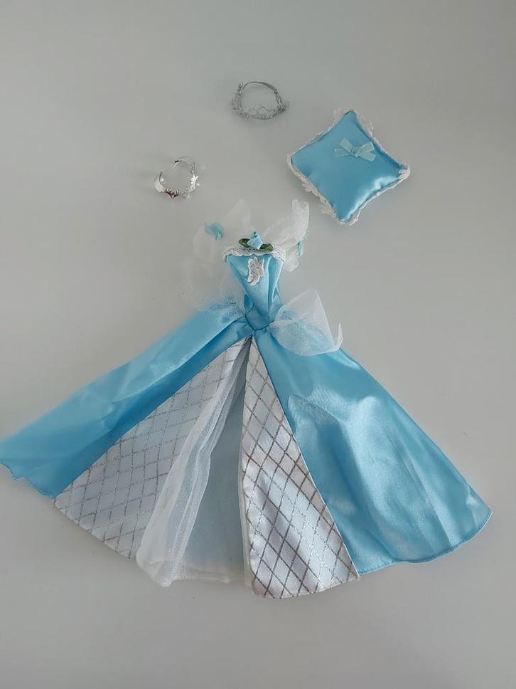 Barbie jurk - Doornroosje Sleeping Beauty, Verzamelen, Poppen, Gebruikt, Kleertjes, Ophalen of Verzenden