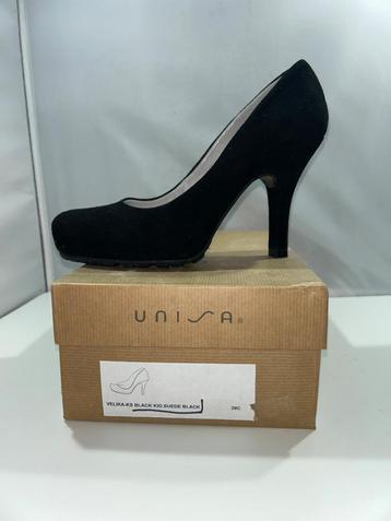 Unisa, maat 39 nieuwe klassieke zwart suède plateau pumps. beschikbaar voor biedingen