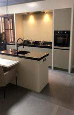 Showroom stijlvolle keuken maatwerk. Met composiet werkblad, Verzenden, Overige typen, Nieuw, Met kookeiland