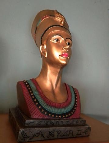 Zeer fraai groot Nefertiti beeld! beschikbaar voor biedingen