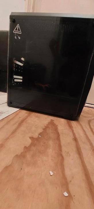 Atx pc case met tempered glass rgb strip en 2 hdd/ssd lades, Computers en Software, Computerbehuizingen, Zo goed als nieuw, Ophalen of Verzenden