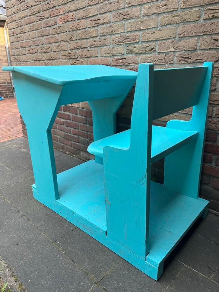 Oud schoolbankje / lessenaar, Kinderen en Baby's, Kinderkamer | Tafels en Stoelen, Gebruikt, Tafel(s) en Stoel(en), Ophalen