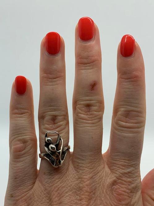 V573 Prachtige zilveren ring erotisch maat 17, Sieraden, Tassen en Uiterlijk, Ringen, Dame, 17 tot 18, Zilver, Zilver, Ophalen of Verzenden