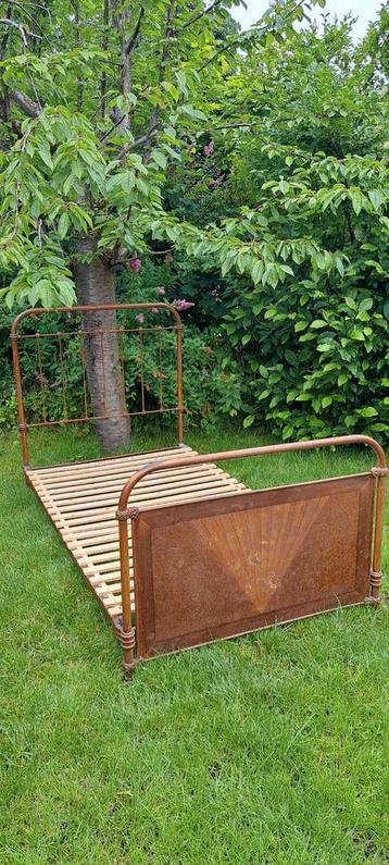 Antiek bed twijfelaar  beschikbaar voor biedingen