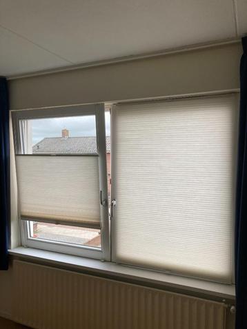 Plisségordijnen 'Duette' 4 stuks crèmekleur 25 euro per stuk beschikbaar voor biedingen