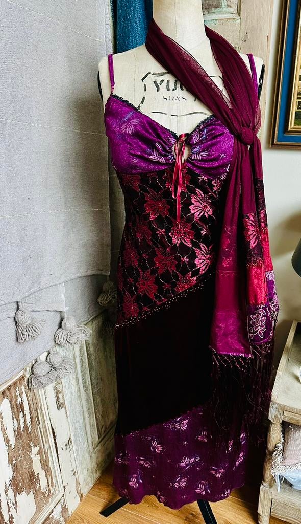 Prachtige lange bordeaux jurk van ISIS mt 36 met sjaal zgan, Ophalen of Verzenden, Zo goed als nieuw, Maat 36 (S), Rood