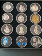 Marie medailles in doos, Ophalen of Verzenden