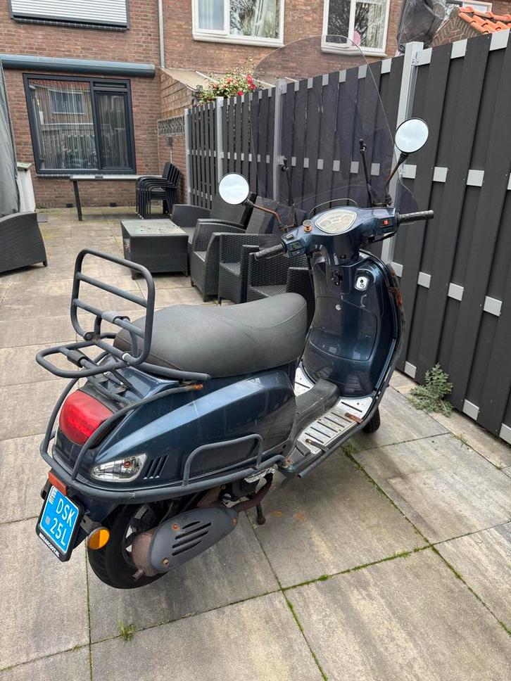 Scooter riya, Fietsen en Brommers, Scooters | Overige merken, Gebruikt, Maximaal 25 km/u, Benzine, Ophalen