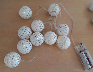 Kerstverlichting metalen bolletjes op batterijen beschikbaar voor biedingen