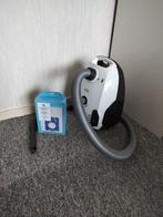Handige AEG stofzuiger + 4 nieuwe stofzuigerzakken, Stofzuiger, Zo goed als nieuw, Minder dan 1200 watt, Ophalen