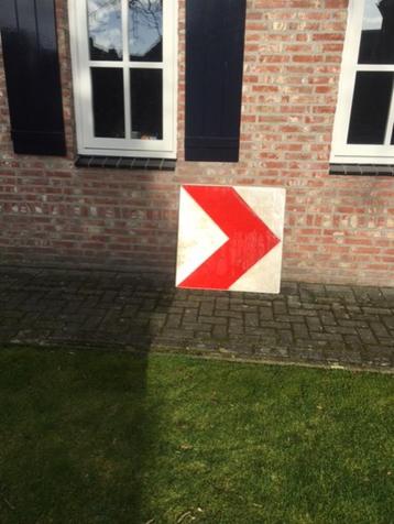 TE KOOP: Verkeersbord beschikbaar voor biedingen