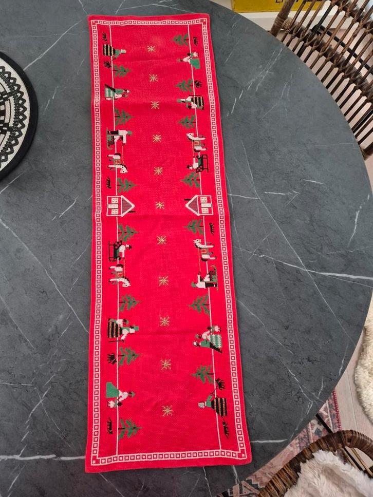 Vintage Kerst Tafelloper Kruissteek Geborduurd, Antiek en Kunst, Antiek | Kleden en Textiel, Ophalen of Verzenden