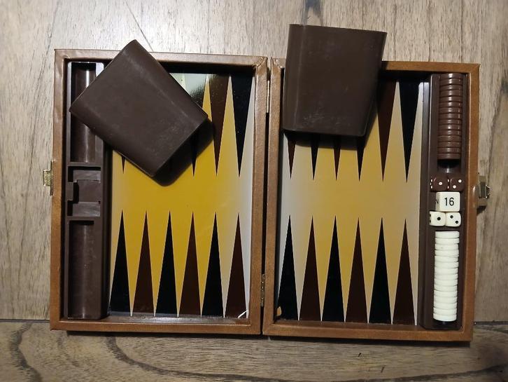 Backgammon reiskoffer, Hobby en Vrije tijd, Gezelschapsspellen | Bordspellen, Ophalen of Verzenden