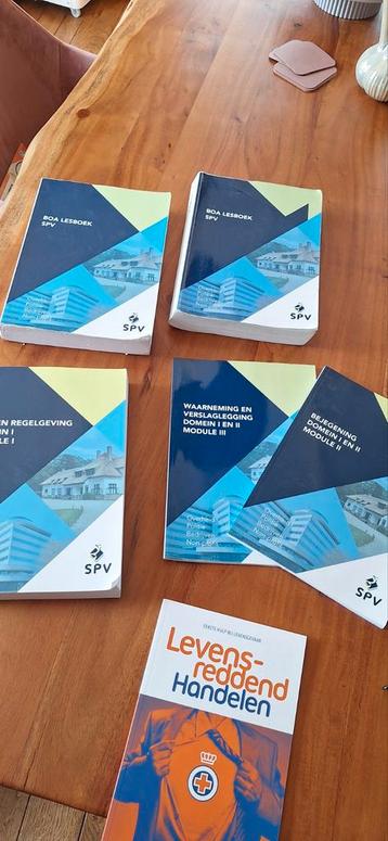 HTV/BOA Lesboeken + Kledingpakket beschikbaar voor biedingen