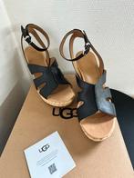 UGG sleehak sandalen – Zwart – 40 – Nieuw in doos, UGG, Zwart, Nieuw, Ophalen of Verzenden