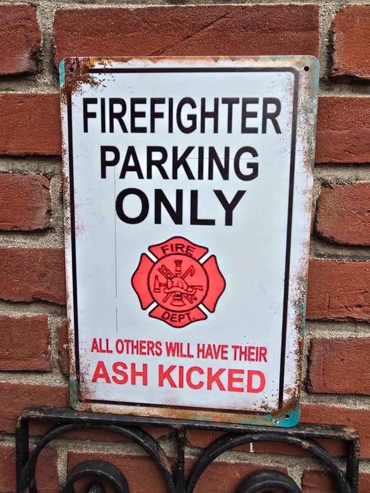Retro Brandweer Bord - Firefighter Parking Only, Verzamelen, Merken en Reclamevoorwerpen, Nieuw, Reclamebord, Ophalen of Verzenden