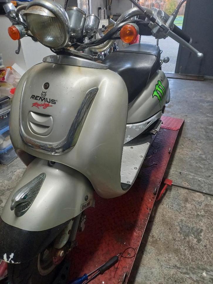 diverse onderdelen , znen scooter onderdelen, Fietsen en Brommers, Snorfietsen en Snorscooters, Gebruikt, Overige merken, Benzine