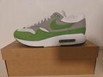 Nike x Patta Air Max 1 Chlorophyll 2.0 maat EU 43, Kleding | Heren, Schoenen, Overige kleuren, Nike, Nieuw, Ophalen of Verzenden