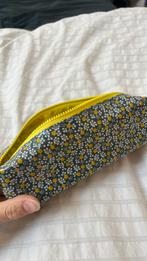 Bloemetjes etui grijs/geel, Ophalen of Verzenden, Zo goed als nieuw