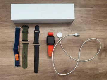 Apple Watch 4 - 44mm met toebehoren beschikbaar voor biedingen