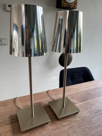 2 leuke Ikea tafellamjpes met zilveren kap beschikbaar voor biedingen