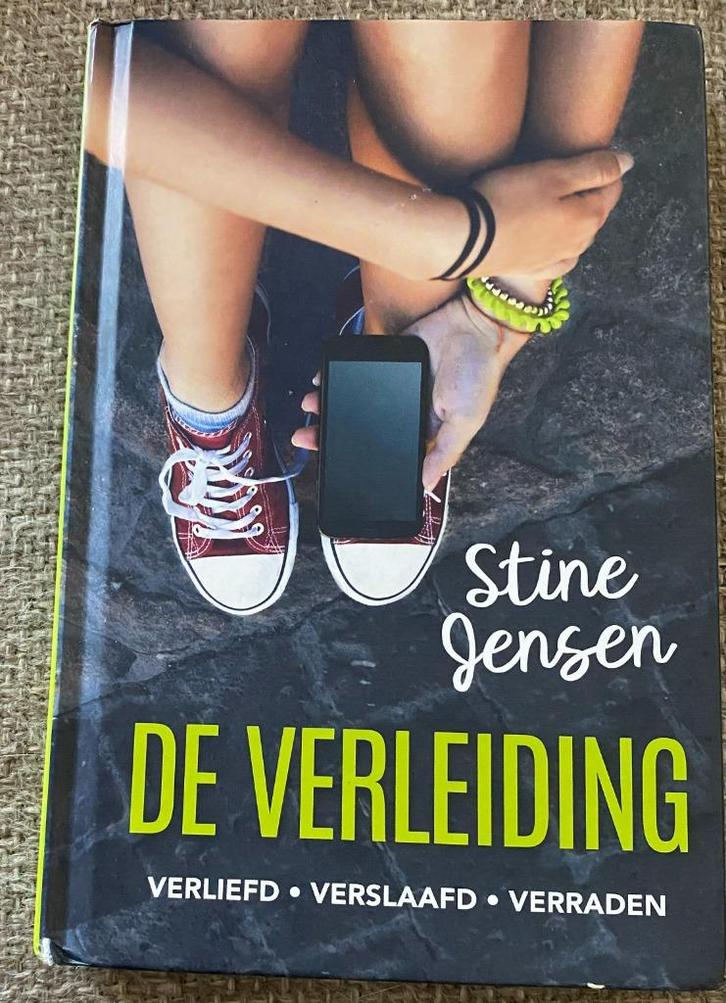De Verleiding Verliefd- Verslaafd -Verraden Stine Jensen, Boeken, Thrillers, Zo goed als nieuw, Wereld overig, Ophalen of Verzenden