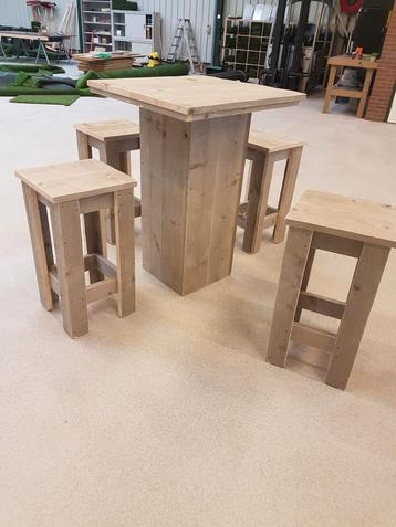 Sta tafel met vier barkruken steigerhout beschikbaar voor biedingen