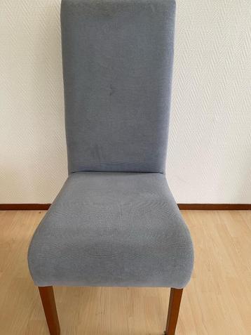 2 Eetkamer stoelen beschikbaar voor biedingen