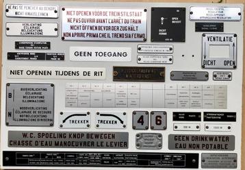 Ongeveer 90 Bordjes uit Tram en Trein, 50s, 60s, 70s beschikbaar voor biedingen