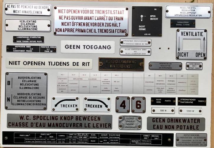 Ongeveer 90 Bordjes uit Tram en Trein, 50s, 60s, 70s, Verzamelen, Spoorwegen en Tramwegen, Gebruikt, Trein, Overige typen, Ophalen of Verzenden