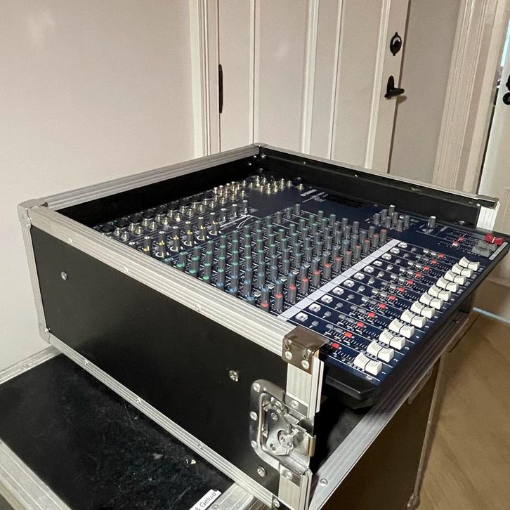 Yamaha MG166C Mengpaneel in Flightcase, Muziek en Instrumenten, Mengpanelen, Gebruikt, Ophalen of Verzenden