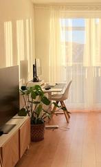 IKEA Standing desk - to sell quickly, Huis en Inrichting, Bureaus, Ophalen, In hoogte verstelbaar, Zo goed als nieuw, Stabureau