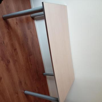 Bureau beschikbaar voor biedingen