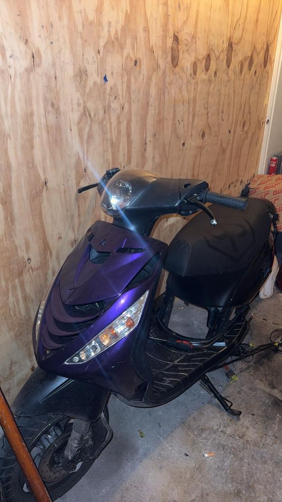 Zip frame brom compleet zonder blok, Fietsen en Brommers, Brommeronderdelen | Scooters, Zo goed als nieuw, Piaggio, Blok, Ophalen