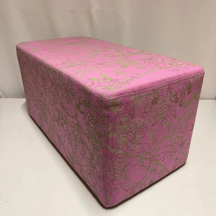 Poef Lande Dots L2 door Michiel van der Kley, Huis en Inrichting, Banken | Voetenbanken en Poefen, Zo goed als nieuw, 75 tot 100 cm