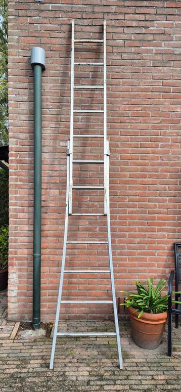 Stevige Altrex aluminium uitschuifladder beschikbaar voor biedingen
