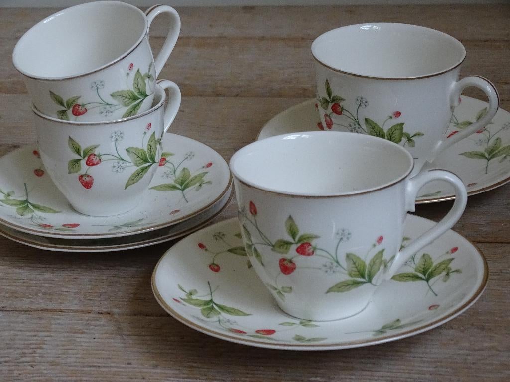 Servies Royal Canterburry STRAWBERRY FIELD, z.g.a.n., Antiek en Kunst, Antiek | Servies los, Ophalen of Verzenden