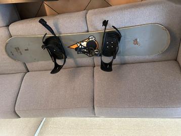 Snowboard + bindingen beschikbaar voor biedingen