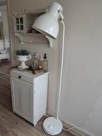 Witte brocante kast.  Nachtkastje. Vintage., Huis en Inrichting, Ophalen of Verzenden