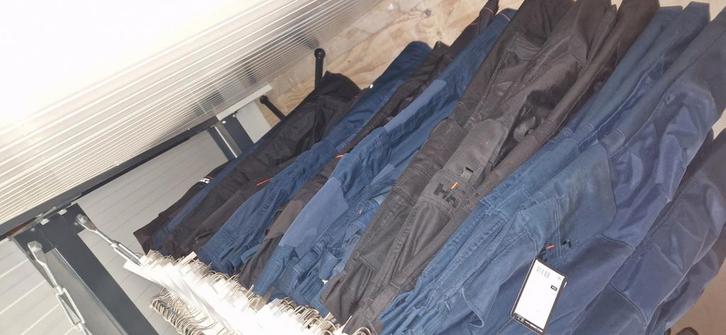 Helly hansen kleding partij 500* stuks, Huis en Inrichting, Woonaccessoires | Plaids en Woondekens, Zo goed als nieuw, Ophalen