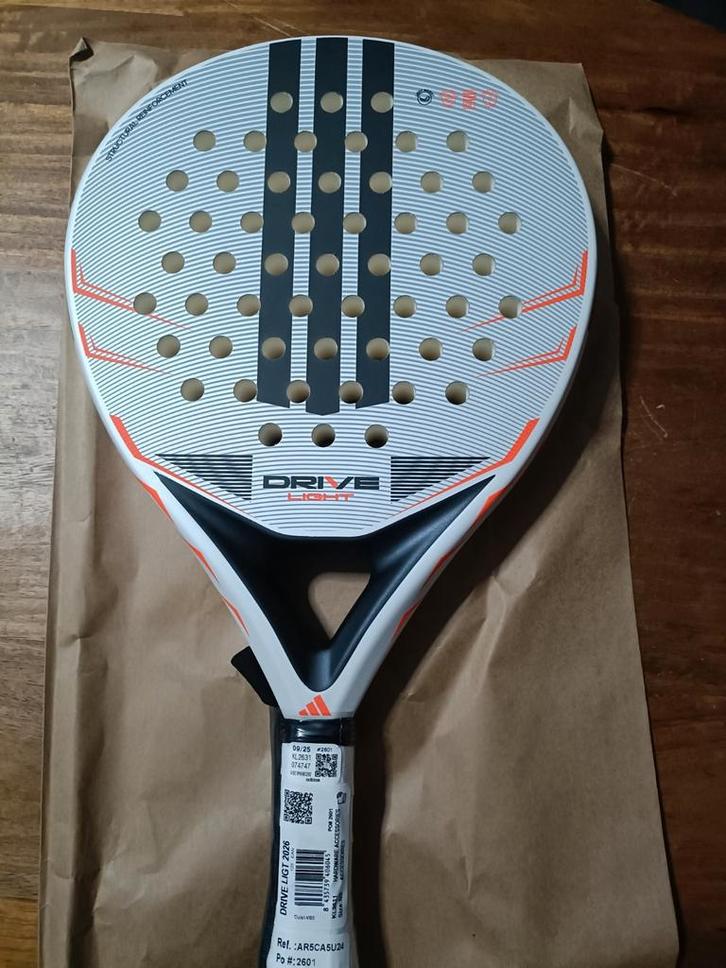 Adidas Drive Light 2026, Sport en Fitness, Padel, Nieuw, Ophalen of Verzenden