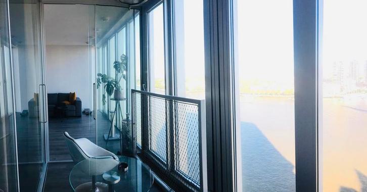 Tijdelijke verhuur – 1 maand – Luxe appartement Kop van Zuid, Huizen en Kamers, Kamers te huur, Rotterdam