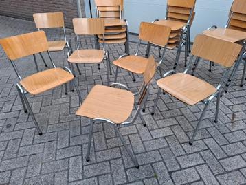 Vintage hippe metaal + houten stoelen geleefd. Wauw Zie,
 beschikbaar voor biedingen