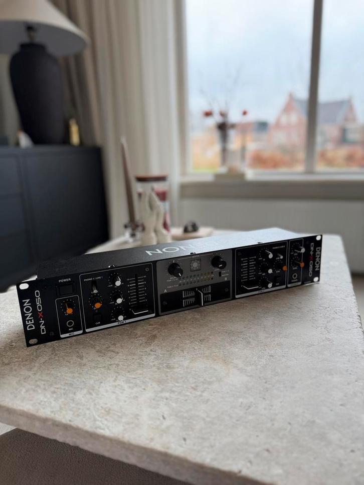 Denon DN-X050 2-Kanaals DJ Mixer, Muziek en Instrumenten, Mengpanelen, Zo goed als nieuw, Minder dan 5 kanalen, Microfooningang