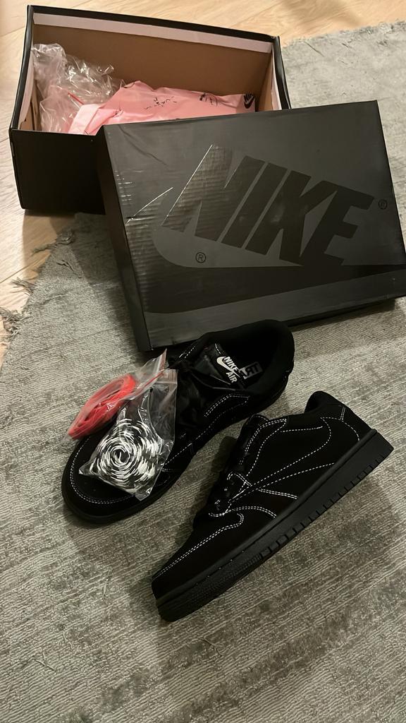 Travis Scott Jordans - Zeldzaam! Size 41, Kleding | Heren, Schoenen, Nieuw, Sneakers of Gympen, Zwart, Ophalen of Verzenden