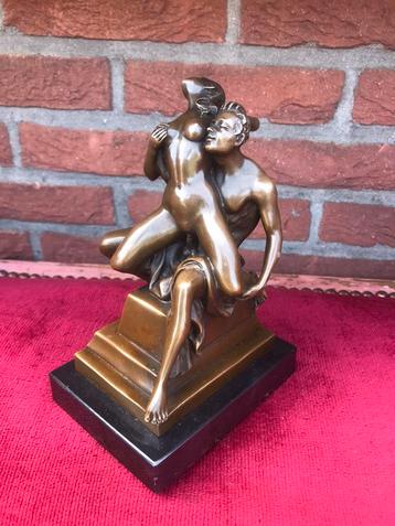 erotische scene, brons en marmer beschikbaar voor biedingen