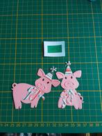 W3 Stansjes 2 oud roze feestvarkens met gestreept mutsje, Ophalen of Verzenden, Nieuw, Overige thema's, Overige typen